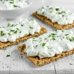 Бутерброд с творожным сыром на хлебце