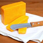 Ломтик твердого сыра