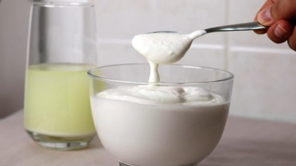 Столовая ложка густого греческого йогурта